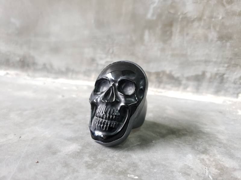 Geschnitzten Rock Und Silber Skull Ring Ihre Wahl Der Stein von JungleTribe