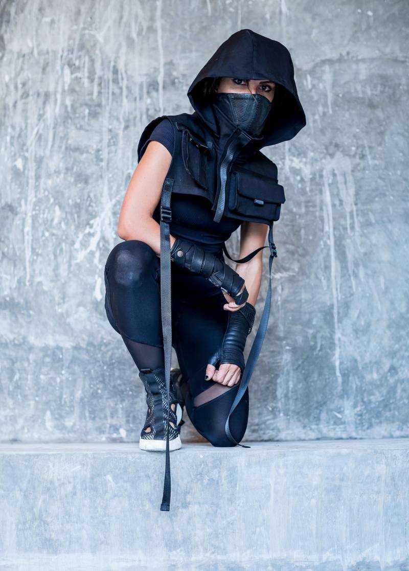 Higher Ground Kapuzen Schwarz Canvas Cropped Unisex Tech Wear Weste von JungleTribe