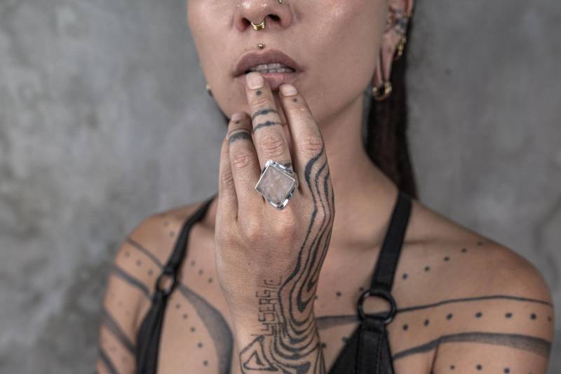 Rosenquarz Kristall Pyramide Unisex Silber Ring von JungleTribe