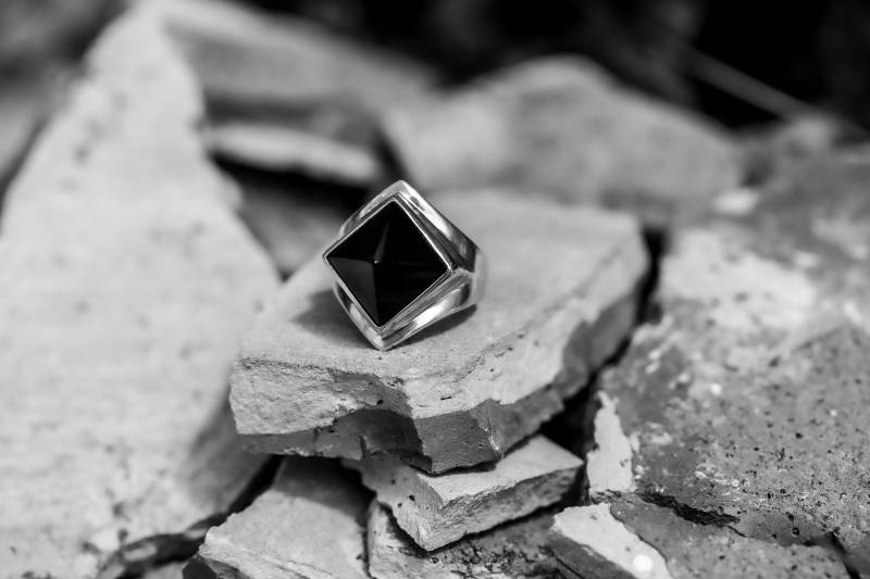 Schwarze Onyx Pyramide Silber Ring von JungleTribe