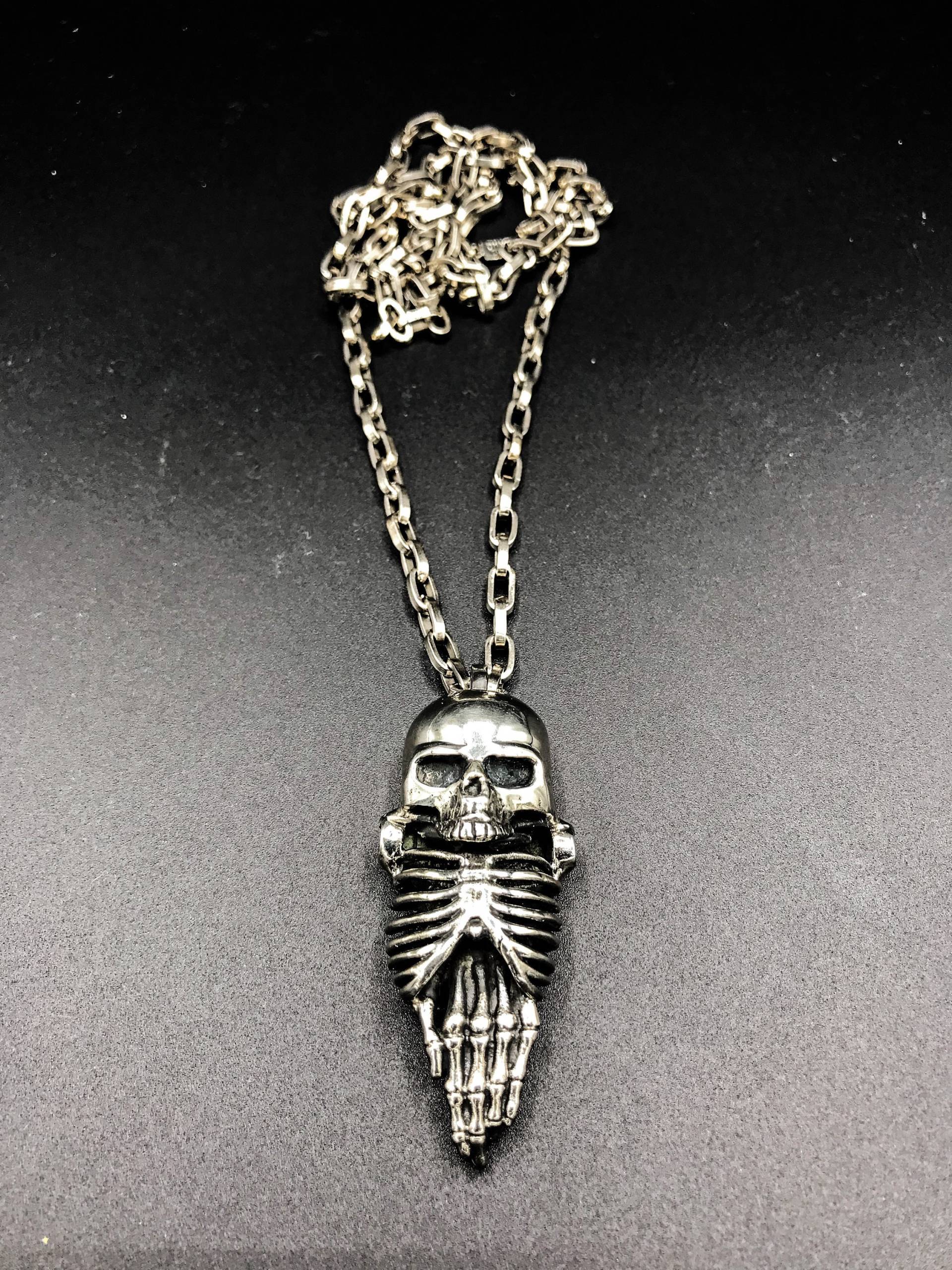 Mutation Schädel Skulptur Halskette Mutation Schädel Skulptur Halskette von JungleTribeJewelry