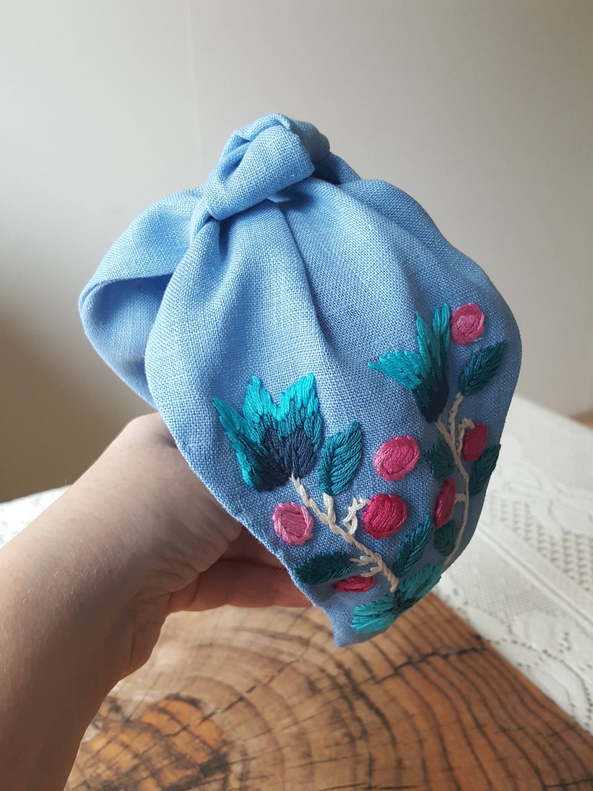 Handgemachtes Besticktes Stirnband Aus Leinen von Juniart