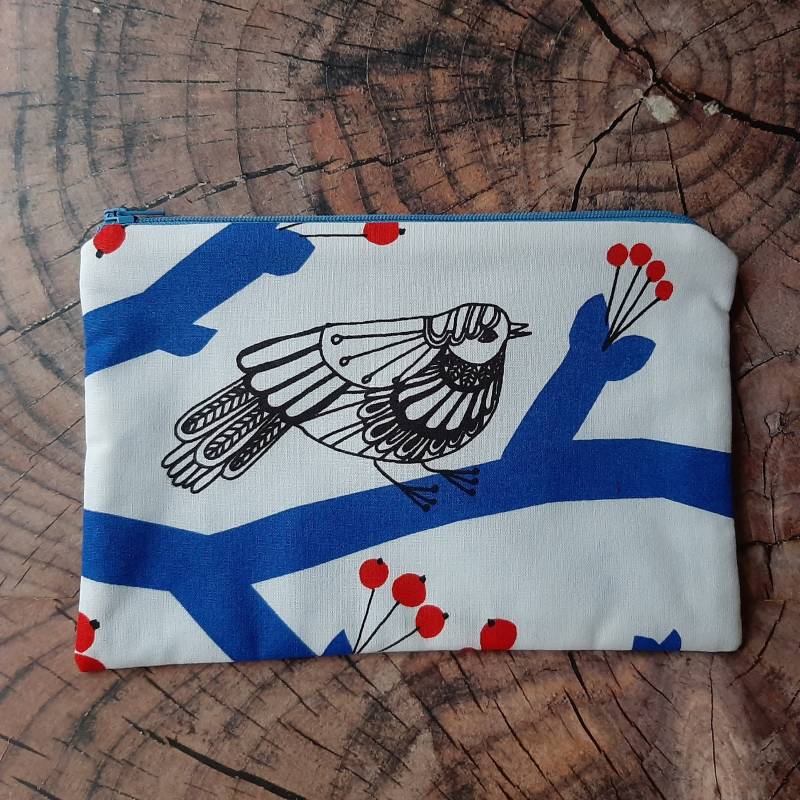 Make-Up-/Münztasche, 100 % Baumwollstoff, Handgefertigt in Finnland Make-Up-/Münztasche, 100 % Baumwollstoff, Handgefertigt in Finnland von Juniart