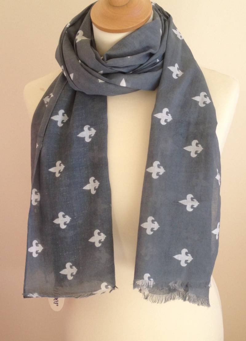 Grauer Fleur De Lis Schal 100% Baumwolle Unisex Schal von JuniperAccessories