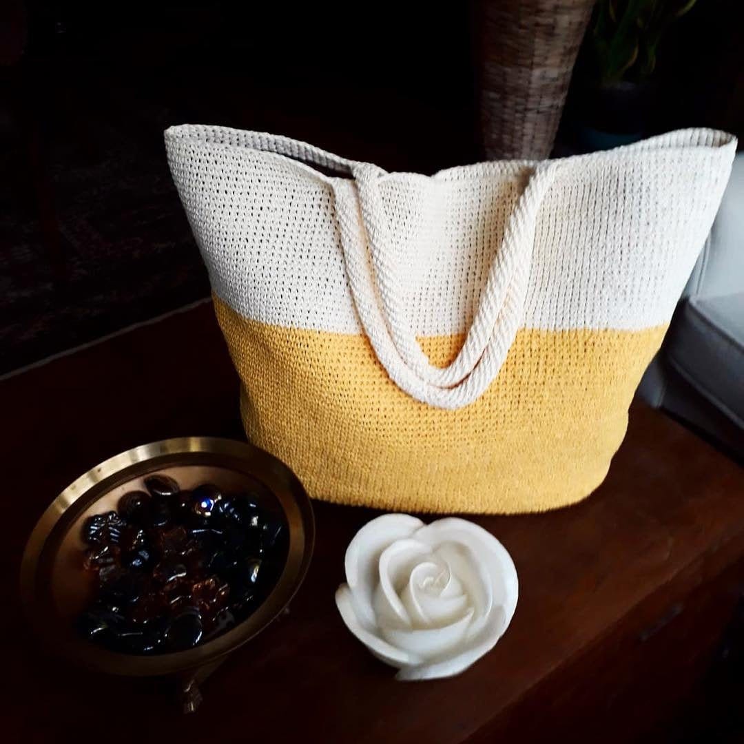 Gehäkelte Color Block Tote Raffia Handtasche Papier Kordel Garn Tasche Weiß Und Gelb Colorblock von JuniperCrochetBag