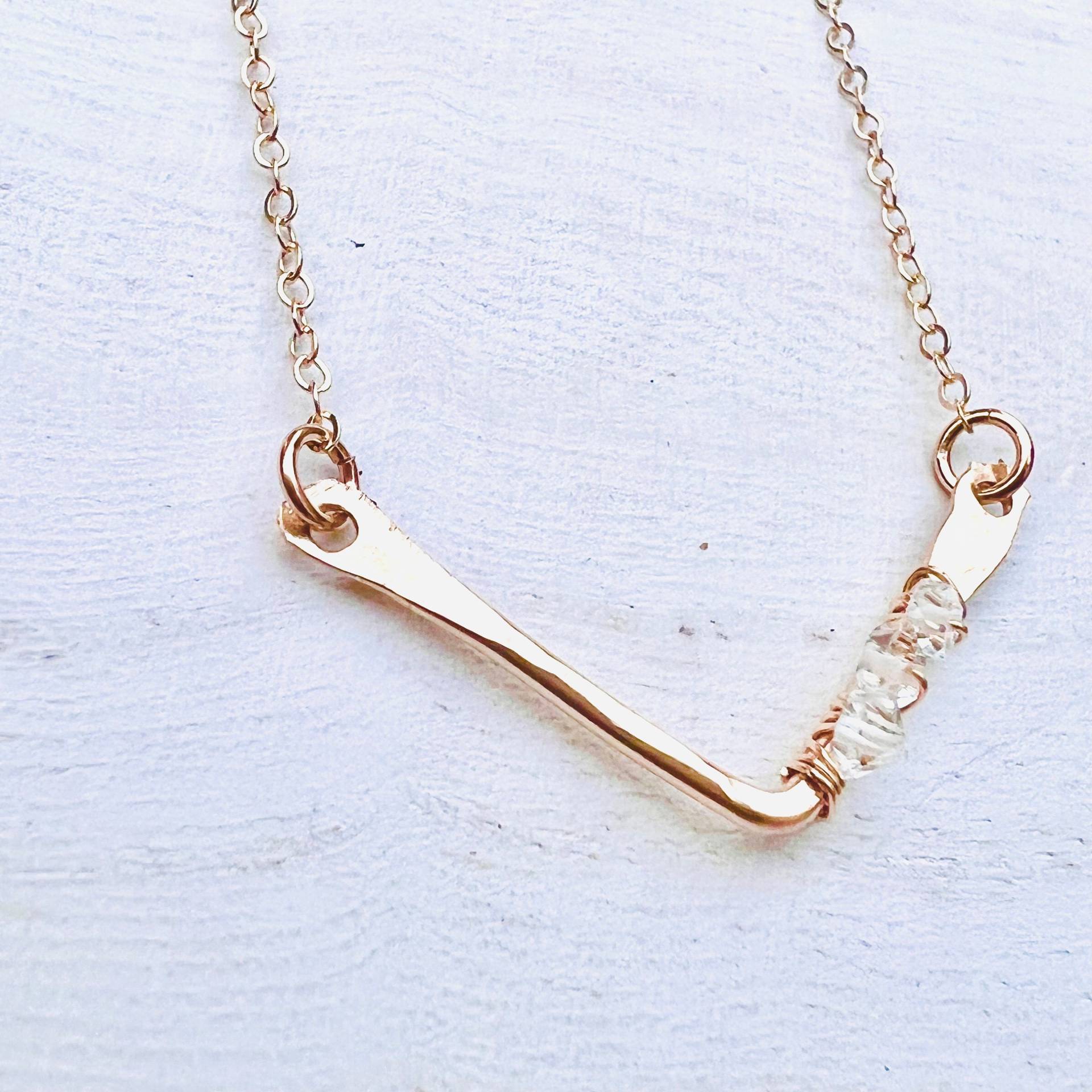 Schlichte Herkimer Diamant Chevron Halskette Schlichte Herkimer Diamant Chevron Halskette von JuniperStoneDesigns