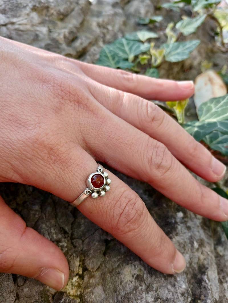 Dainty Silver Ring Boho Orange Stone Sun Shape von JunipersTreasury