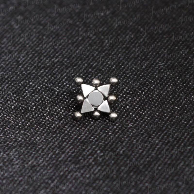 Dermal Top Aus Chirurgenstahl. Dermaler Schmuck. Ein Dermal-Piercing. Anker Top. Körperpiercing von Juniqum