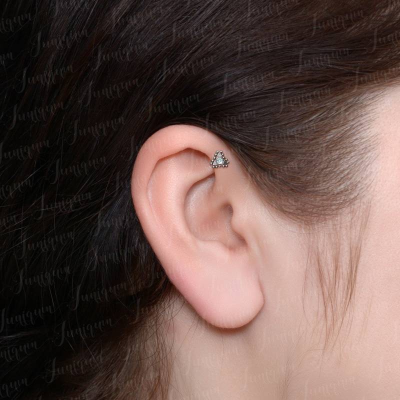 Freuen Sie Sich Auf Helix-Schmuck. Knorpelohrstecker. Labret Ohrring. Tragus Ohrring Gold. Flache Helix Ohrringe Aus Chirurgenstahl Mit Flacher von Juniqum
