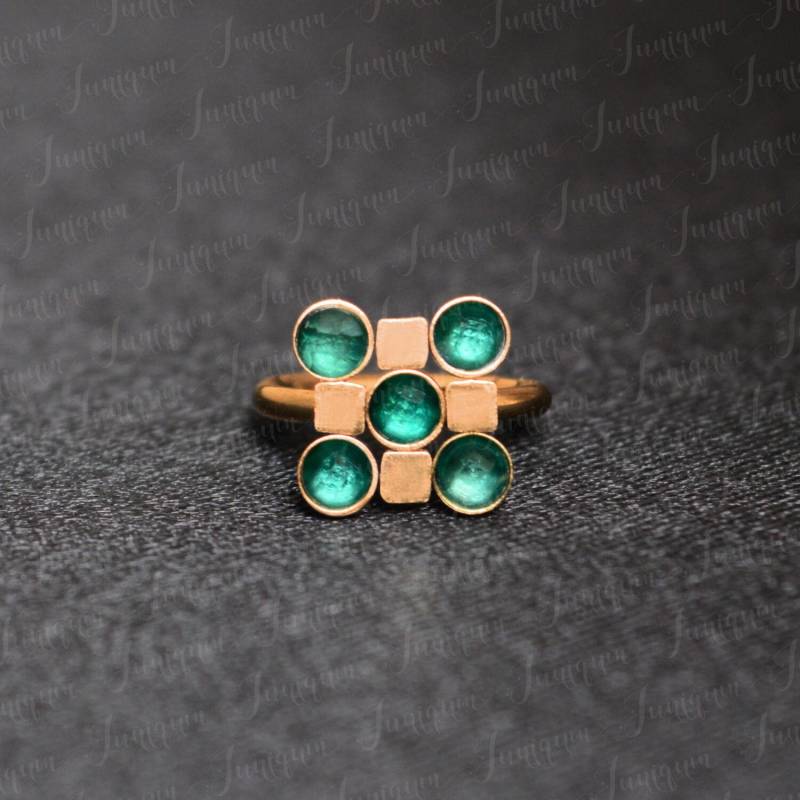 Knorpel Ohrring. Krönchen Piercing Creolen. Tragus Freuen Sie Sich Auf Helix-Ohrring Gold. Knorpel-Creolen Aus Chirurgenstahl. Metallrahmen von Juniqum