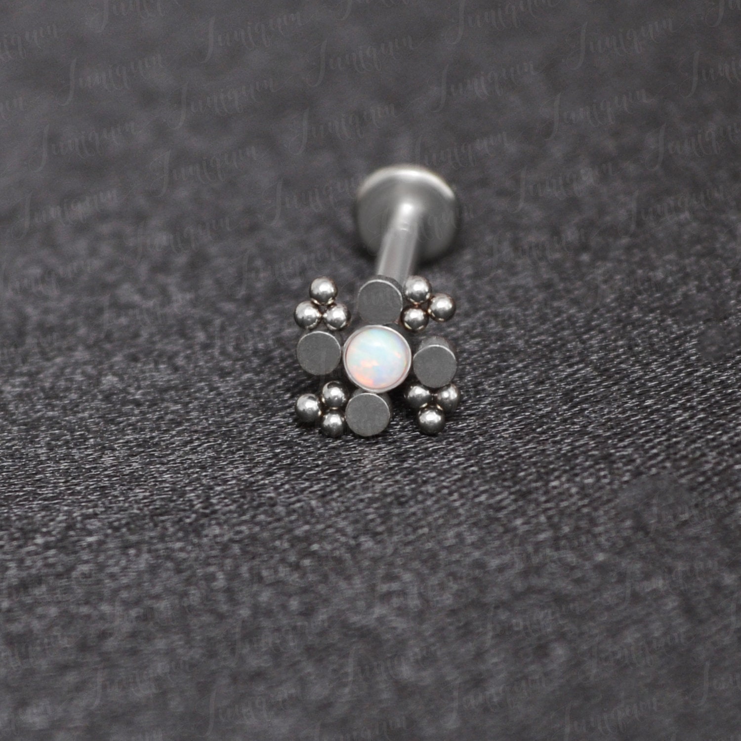 Lippenpiercing Aus Chirurgenstahl. Monroe-Gestüt. Labret-Piercing. Flache Rückseite. Medusa-Schmuck. Philtrum Labret-Schmuck von Juniqum