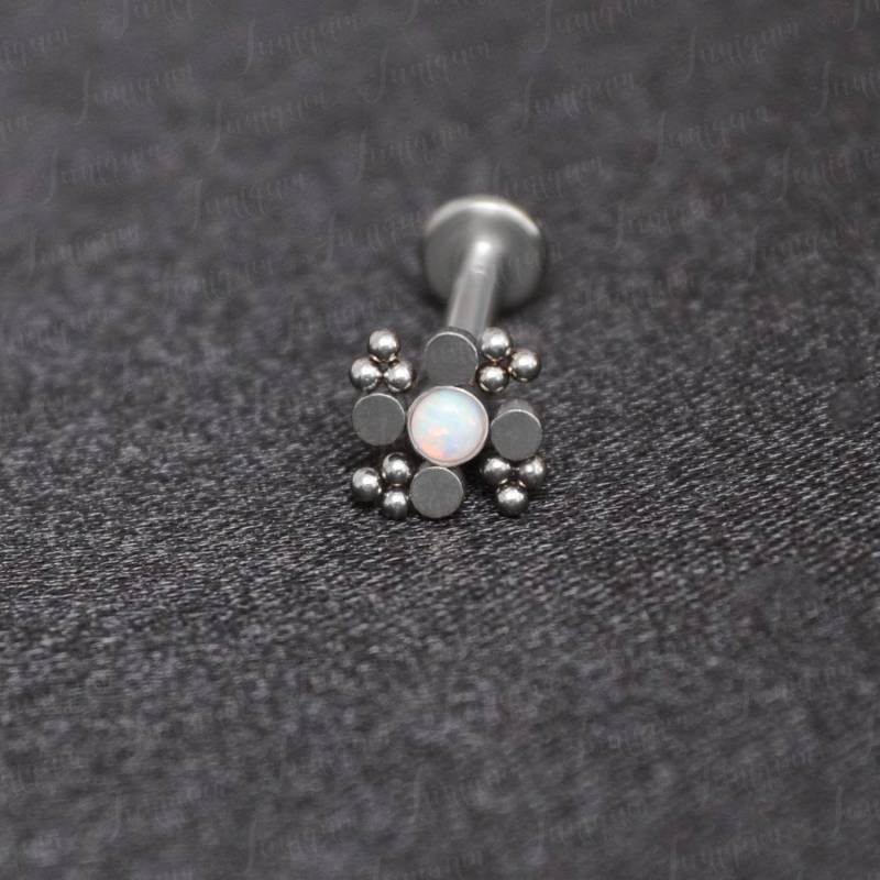 Lippenpiercing Aus Chirurgenstahl. Monroe-Gestüt. Labret-Piercing. Flache Rückseite. Medusa-Schmuck. Philtrum Labret-Schmuck von Juniqum