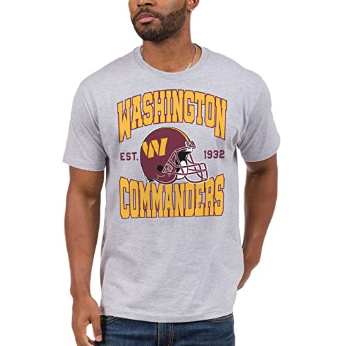 Junk Food Clothing x NFL - Washington Commanders - Team Helmet - Unisex Adult Short Sleeve Fan T-Shirt for Men and Women - Size Medium von Junk Food