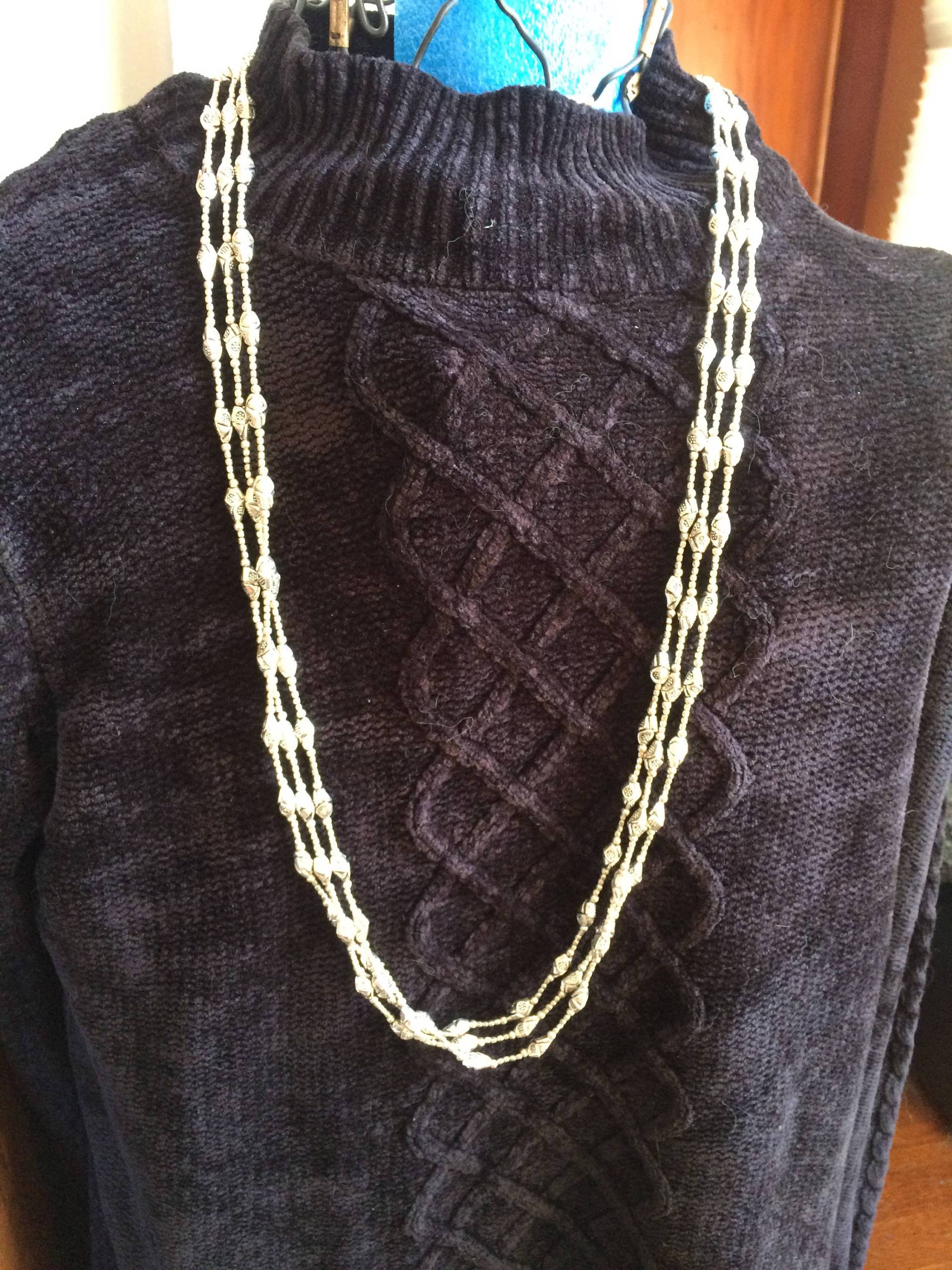 Vtg 36" Nakamol Dreisträngige Halskette Komplett Schöne Silberperlen Vtg 36" Nakamol Dreisträngige Halskette Komplett Schöne Silberperlen von JunkQueenJellyBean