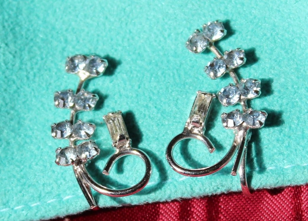 Vtg Filigrane Sterling Ohrringe Silber Eisblau & Klar Strass Filigran Spray Vtg Filigrane Sterling Ohrringe Silber Eisblau & Klar Strass Filigran Spray von JunkQueenJellyBean