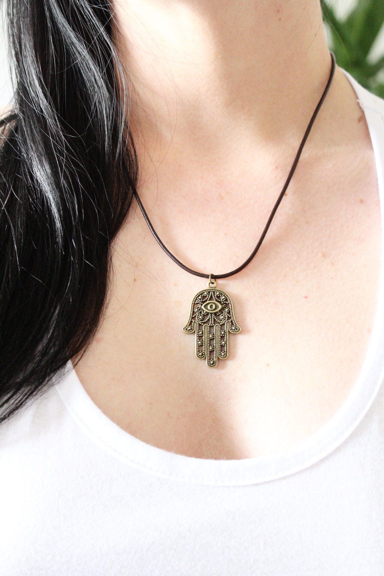 Hamsa Anhänger Kette Braune Kordel Boho Schmuck Hamsa Anhänger Kette Braune Kordel Boho Schmuck von JunkboxApparel
