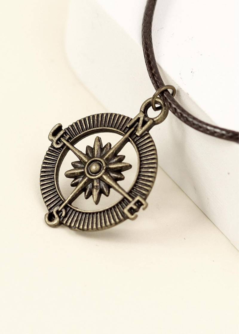 Braune Kordel Kompass Halskette Boho Beachy Charm Schmuck Braune Kordel Kompass Halskette Boho Beachy Charm Schmuck von JunkboxApparel