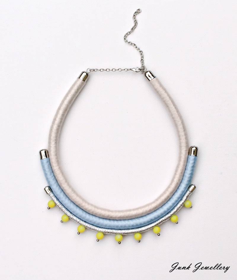 Halskette/Farbblock Beige Babyblau Silber Zitronengelb Perlen Geschenk Für Sie Handgefertigt von JunkieJ