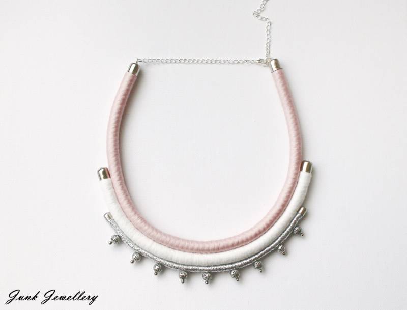 statement Seil Halskette/Bib Color Block Weiss Rosa Perlen Geschenk Für Sie Handgemacht von JunkieJ