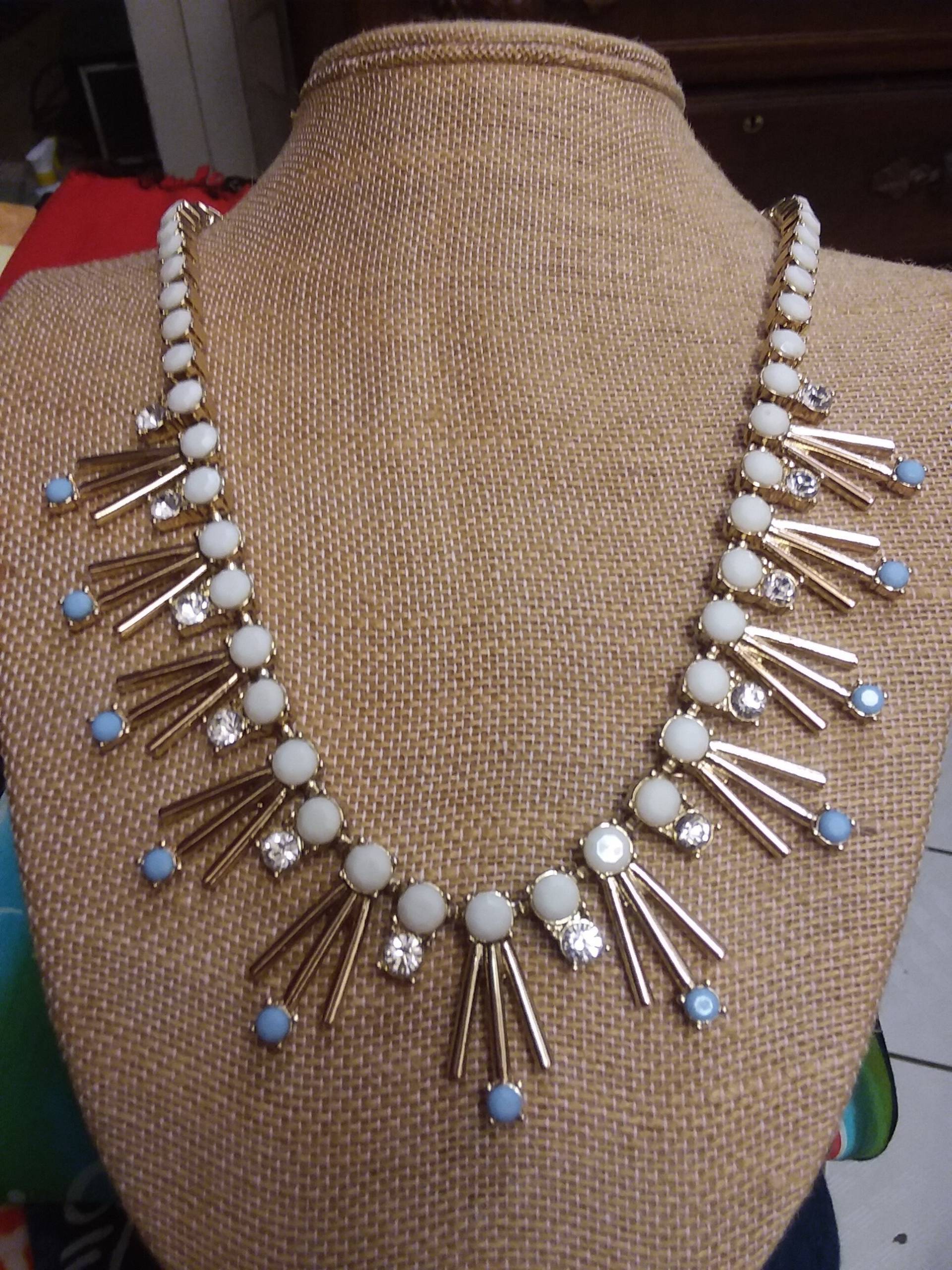 Atemberaubende Br Dress-Up Goldfarbene Halskette von Juntiqueaux