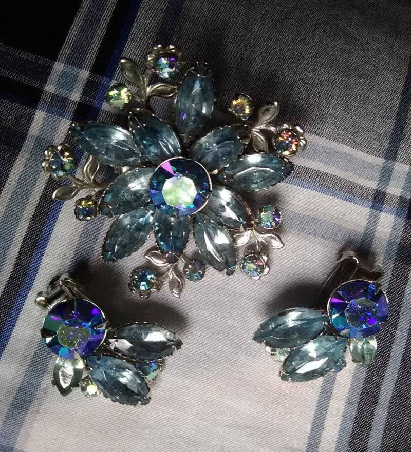 Brosche Und Ohrclips Set Blaue Strasssteine 1960Er Jahre von Juntiqueaux