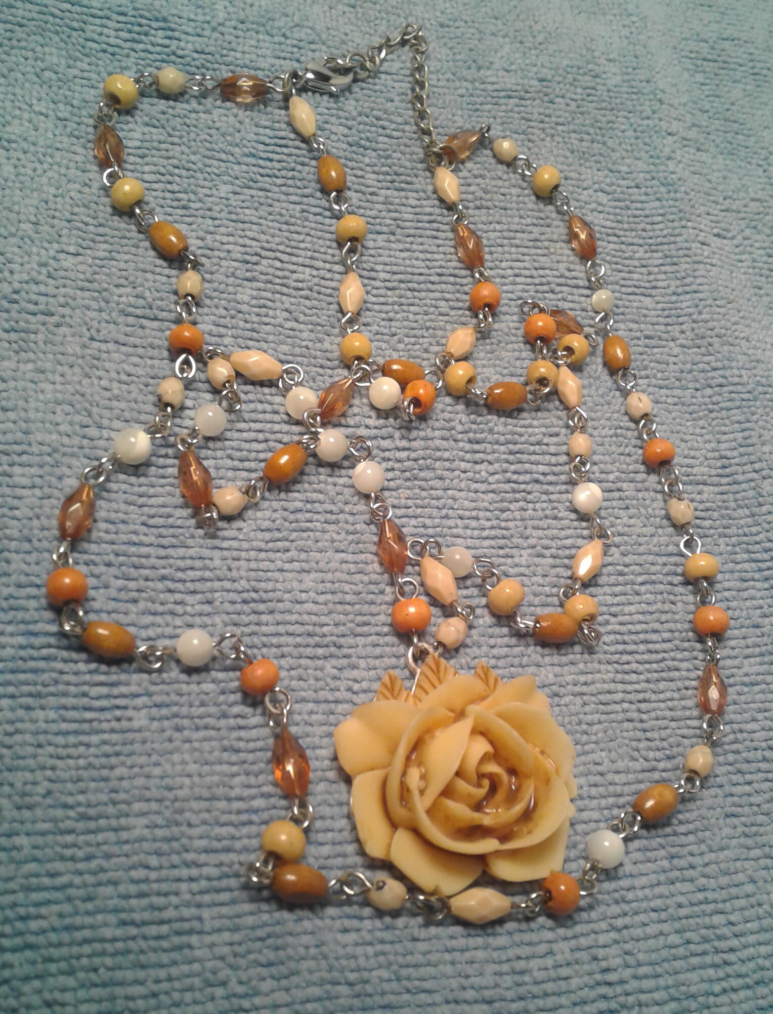 Doppelstrang Earthtones Perlenkette Mit Rose von Juntiqueaux