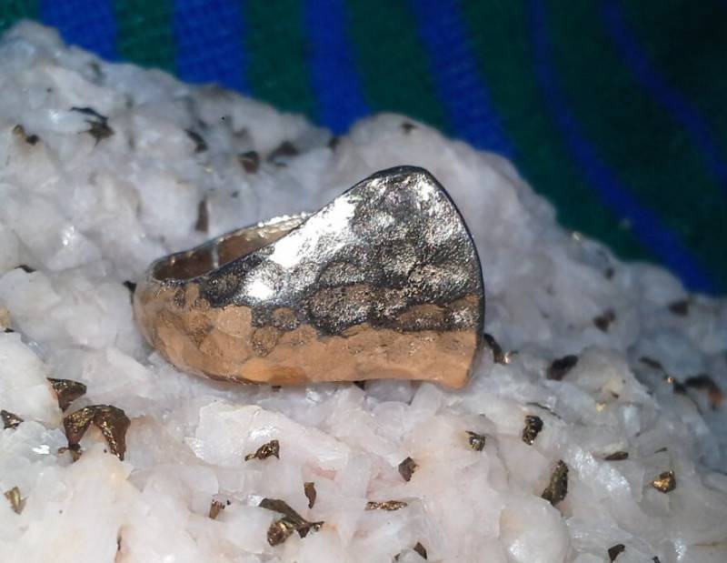 Goldfarbener Nugget Fashion Ring, Größe 7 Goldfarbener Nugget Fashion Ring, Größe 7 von Juntiqueaux