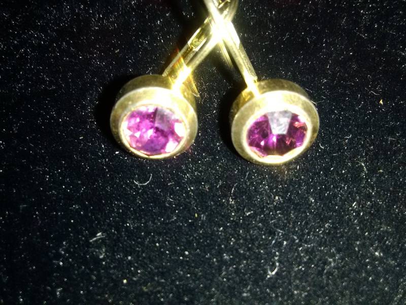 Hübsche Granat, Amethyst Crystal Drop Ohrringe von Juntiqueaux