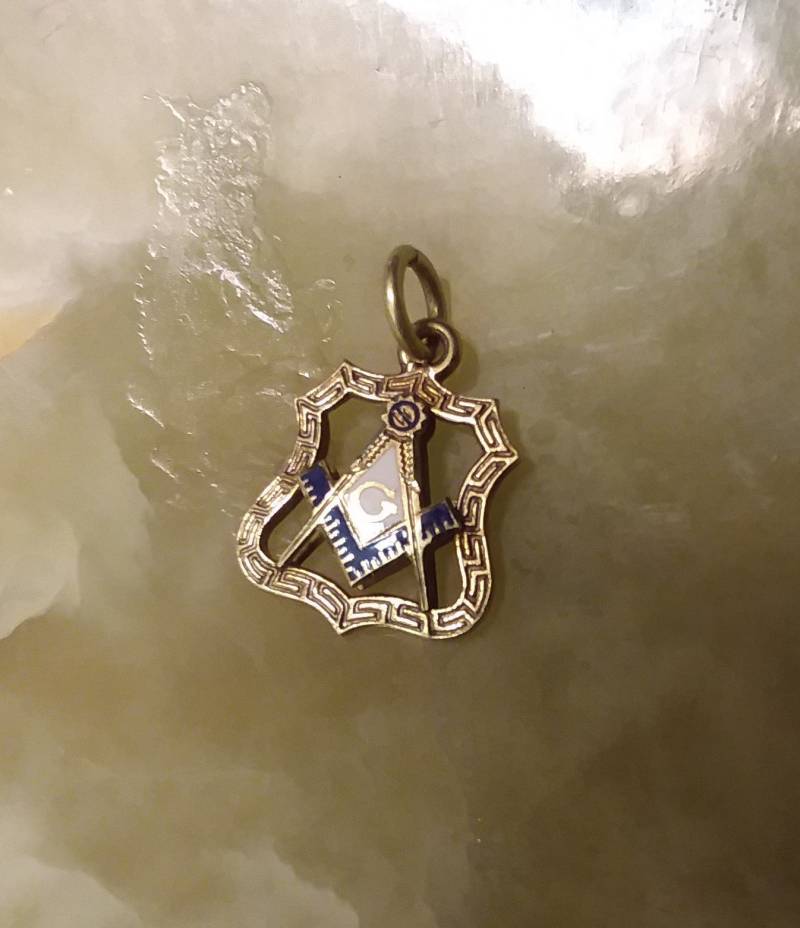 Masonic 14K Gold Emaille Anhänger - Lineal Und Zirkel G Masonic 14K Gold Emaille Anhänger - Lineal Und Zirkel G von Juntiqueaux