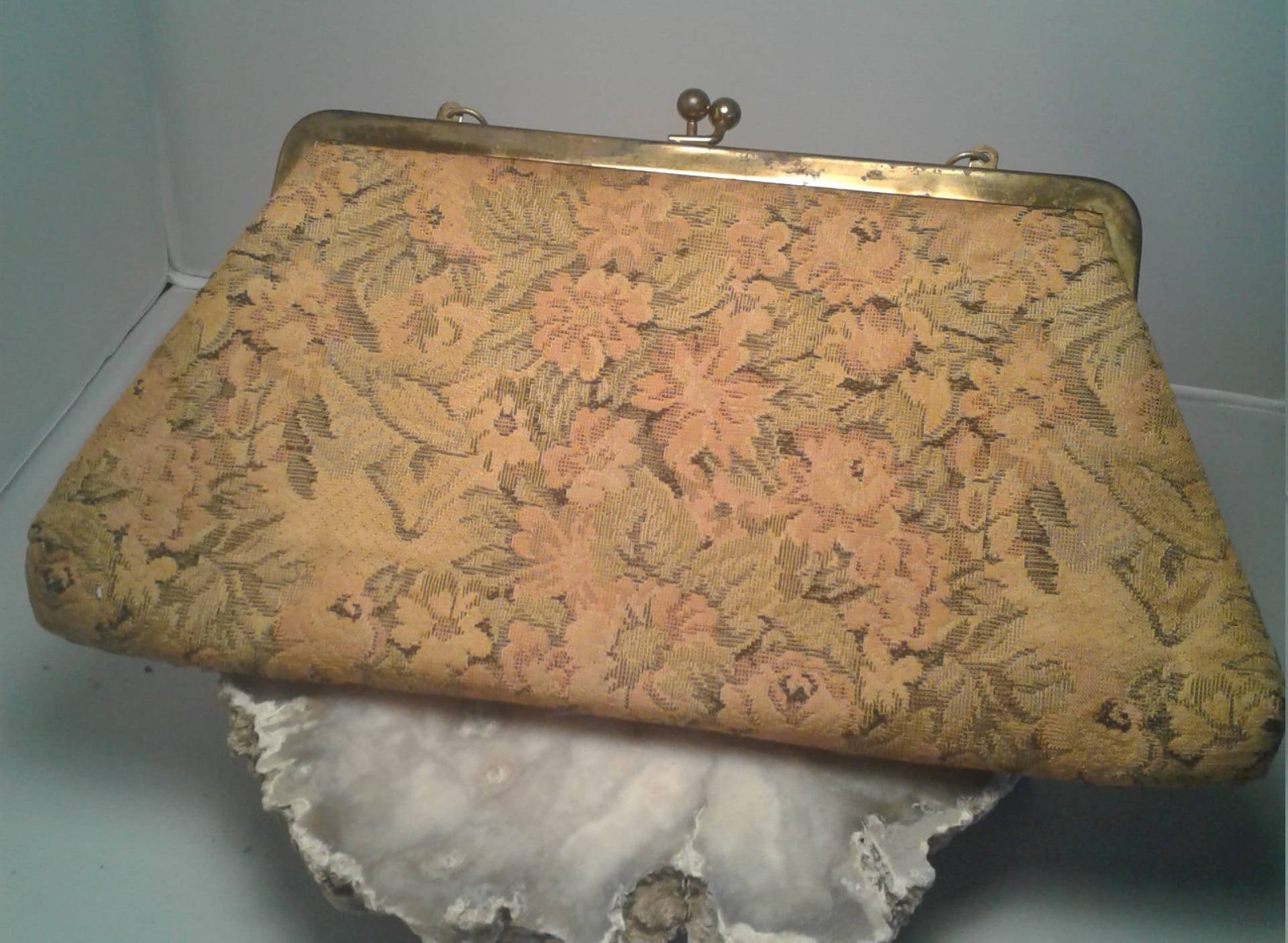 Verblichene Blumen Gobelin Handtasche von Juntiqueaux