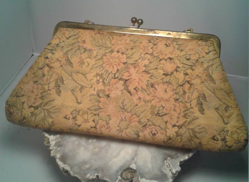 Verblichene Blumen Gobelin Handtasche Verblichene Blumen Gobelin Handtasche von Juntiqueaux