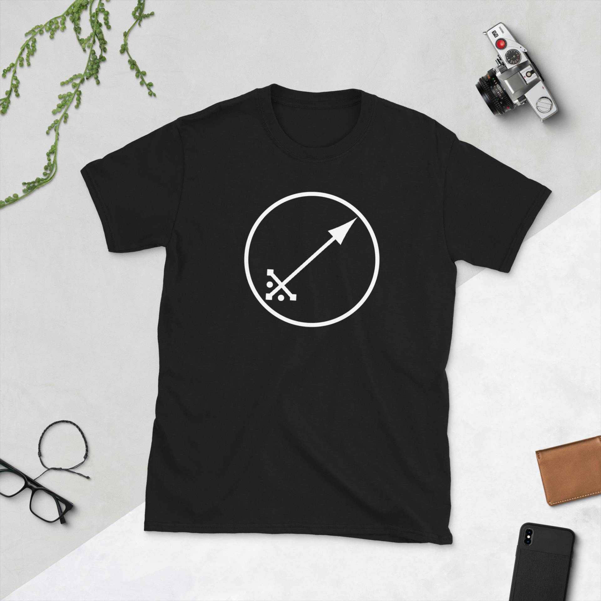 Alchemie Symbol Eisen Kurzarm Unisex T-Shirt von JuntoTees