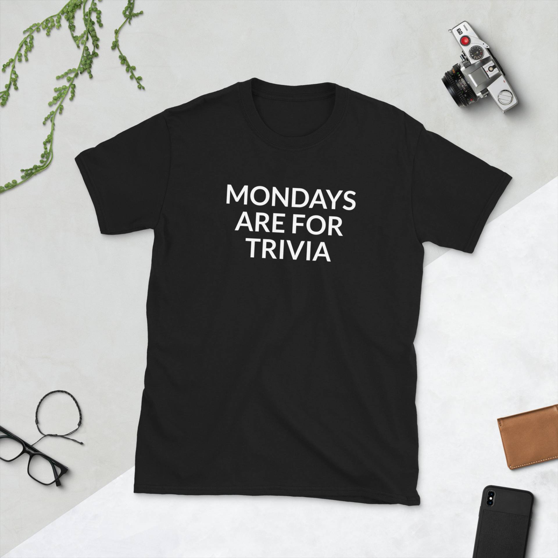 Montags Sind Für Trivia Night Preis Montag Pub Quiz Team Kurzarm Unisex T-Shirt von JuntoTees