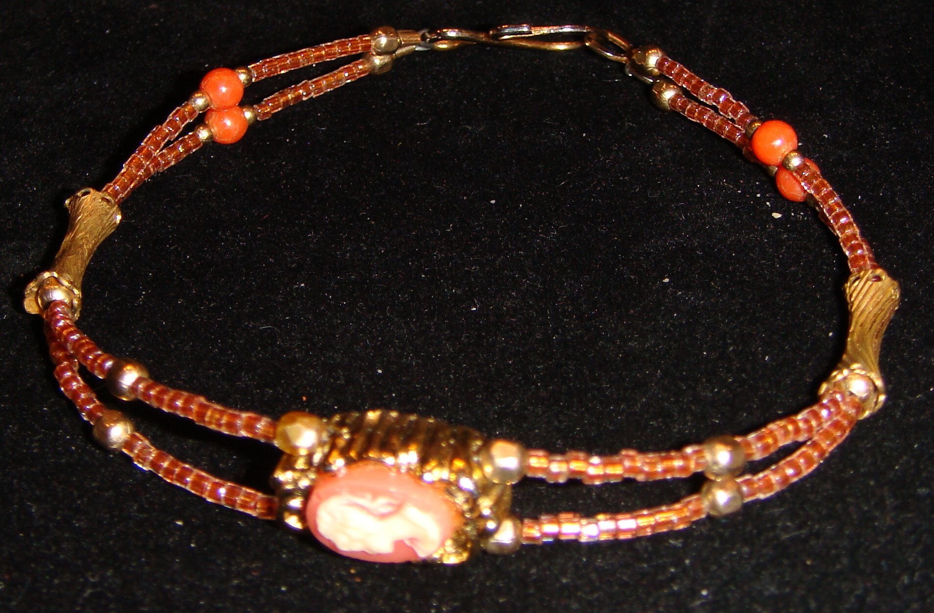 Cameo Und Samen Perle Armband Cameo Und Samen Perle Armband von JupiterMoonDesigns