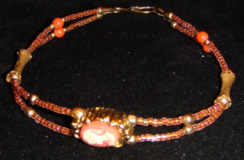 Cameo Und Samen Perle Armband Cameo Und Samen Perle Armband von JupiterMoonDesigns