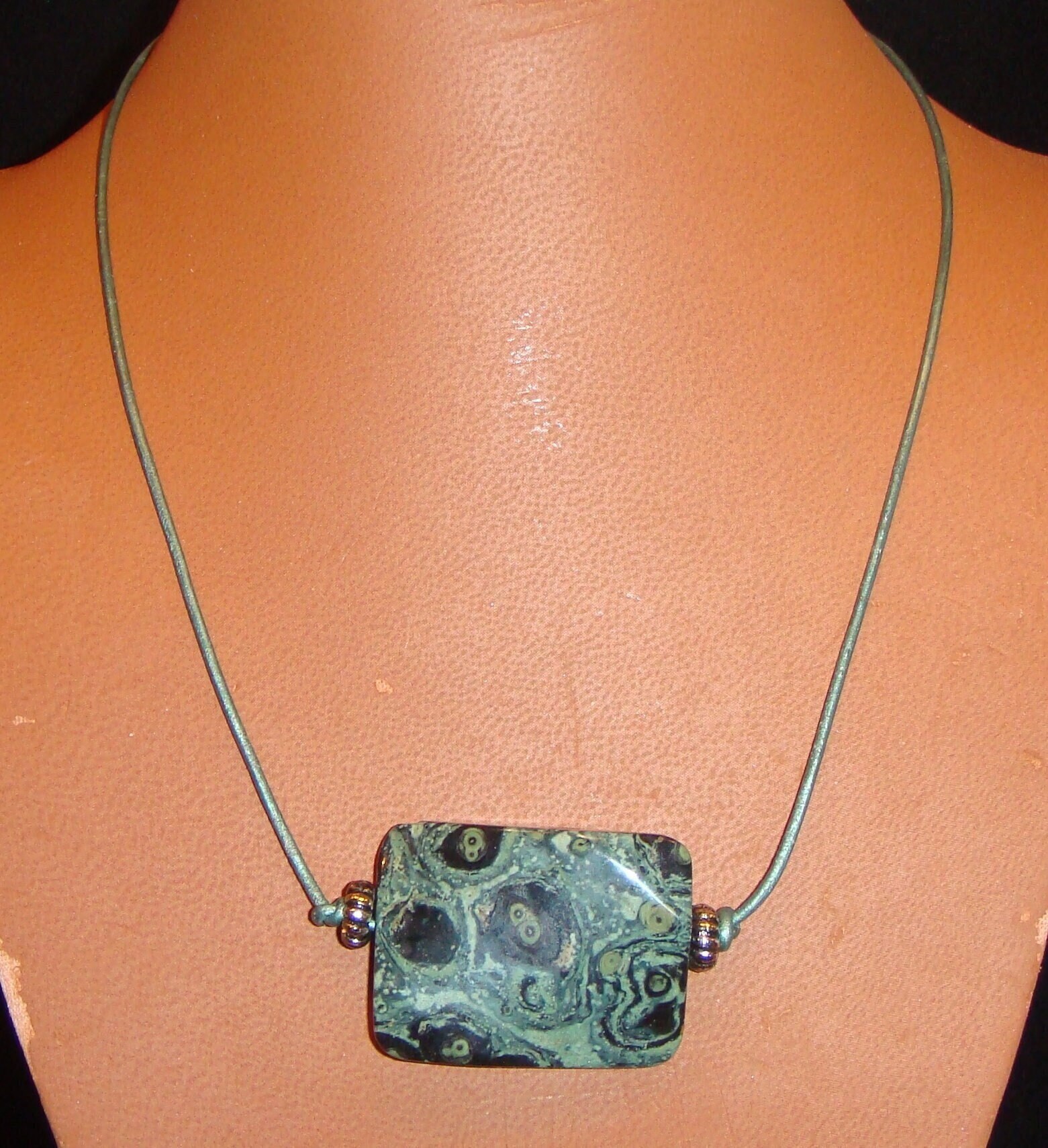 Kamba Jaspis Und Lederkette Kamba Jaspis Und Lederkette von JupiterMoonDesigns