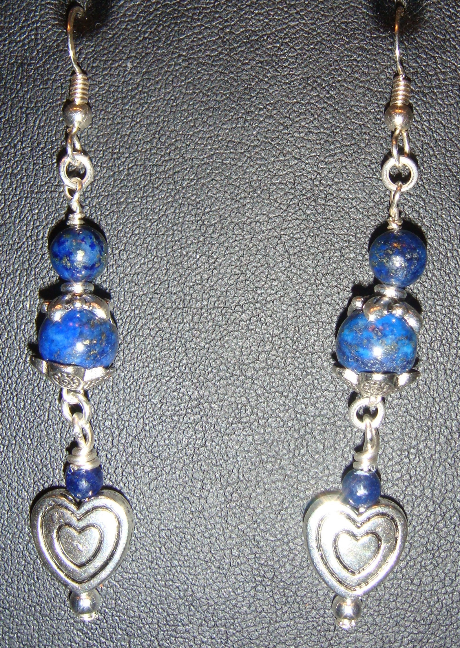 Lapis & Pewter Heart Pierced Ohrringe Lapis & Pewter Heart Pierced Ohrringe von JupiterMoonDesigns