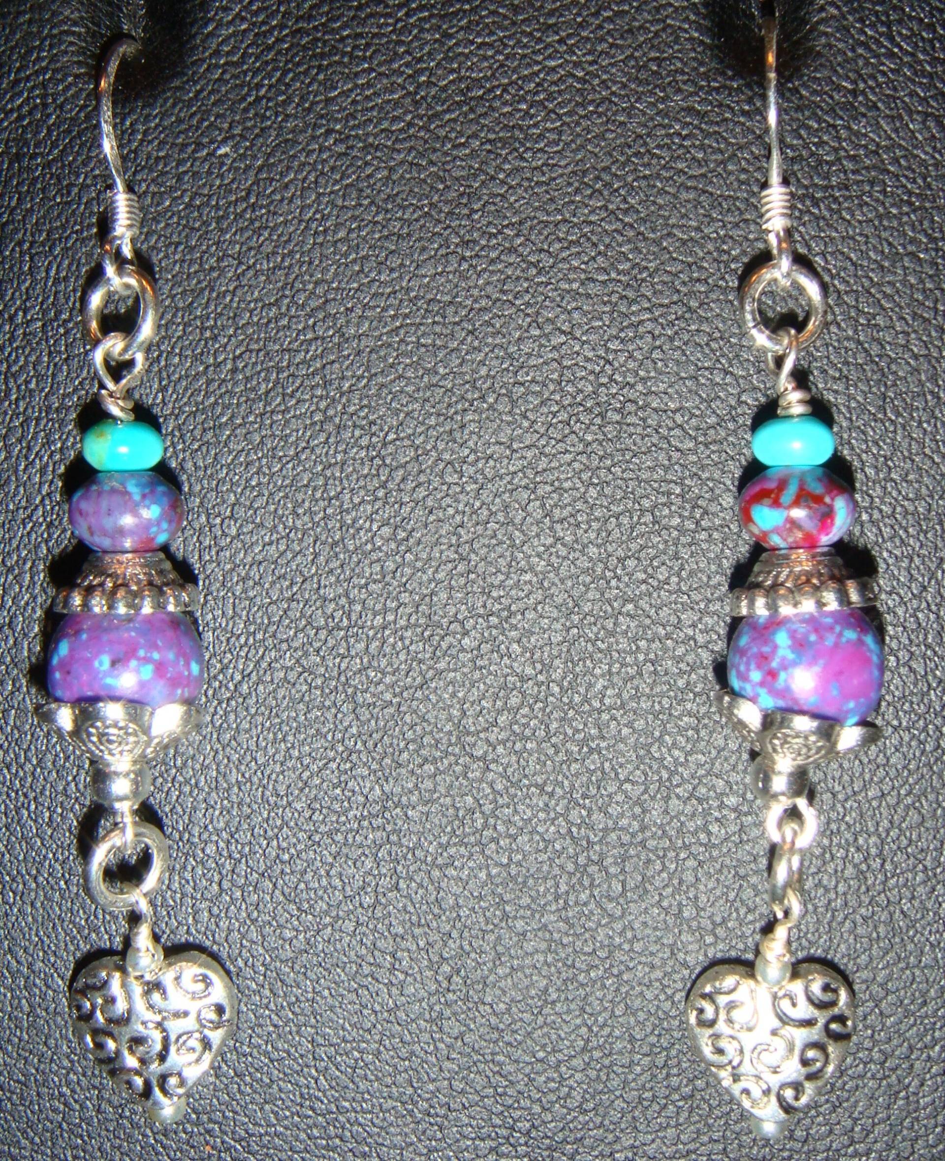 Purple Kingman Und Türkisfarbenes Duck-Deckel-Herz-Ohrringe Purple Kingman Und Türkisfarbenes Duck-Deckel-Herz-Ohrringe von JupiterMoonDesigns