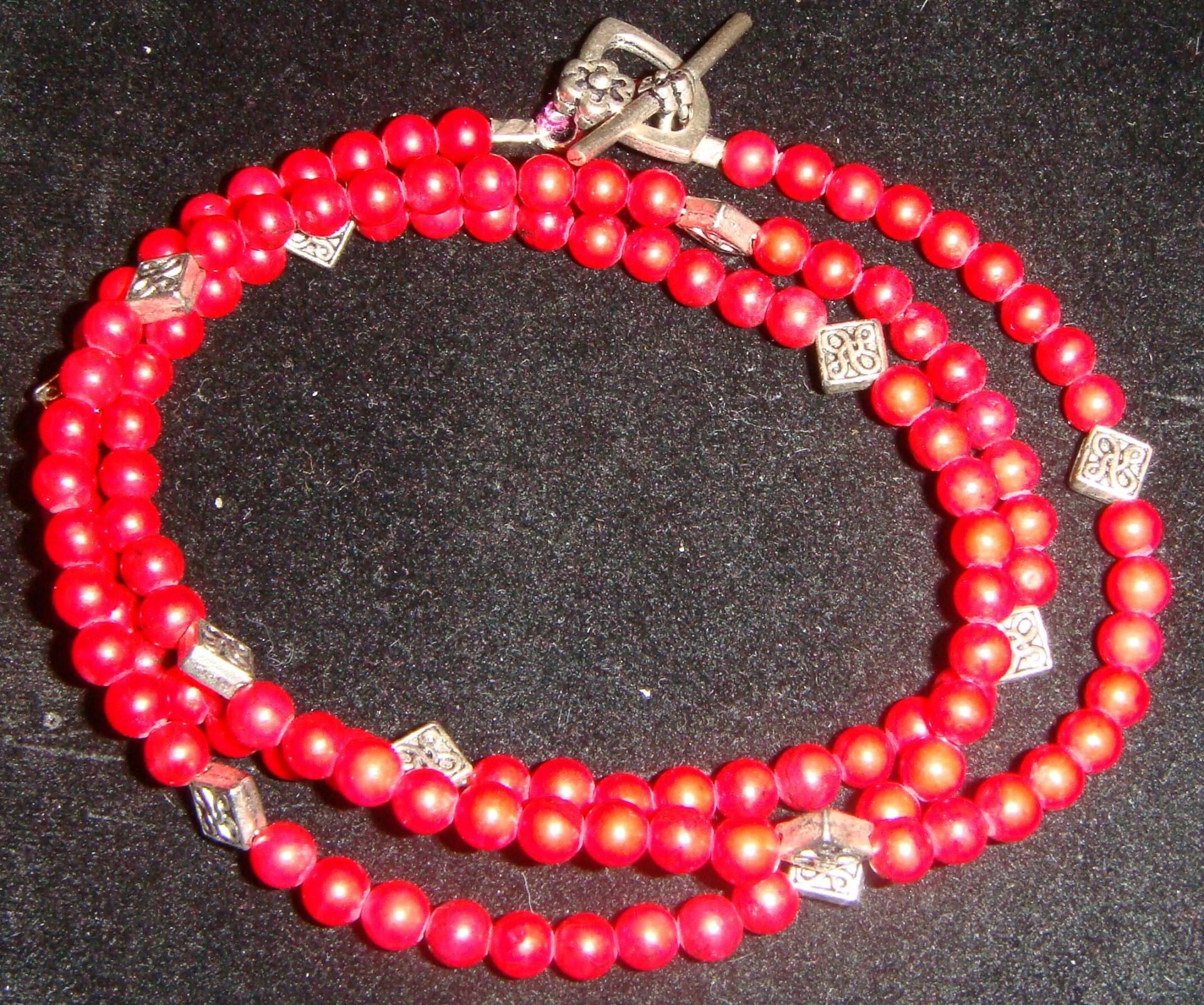 Rote Koralle Und Silber Zinn Wickelarmband Rote Koralle Und Silber Zinn Wickelarmband von JupiterMoonDesigns