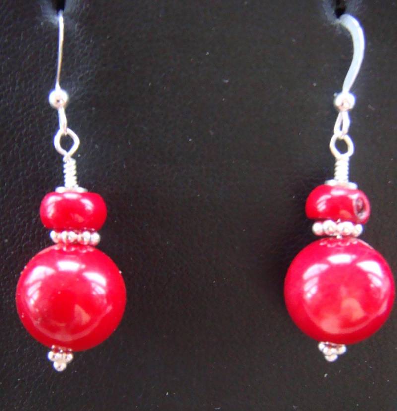 Rote Koralle Und Sterling Silber Ohrstecker Rote Koralle Und Sterling Silber Ohrstecker von JupiterMoonDesigns