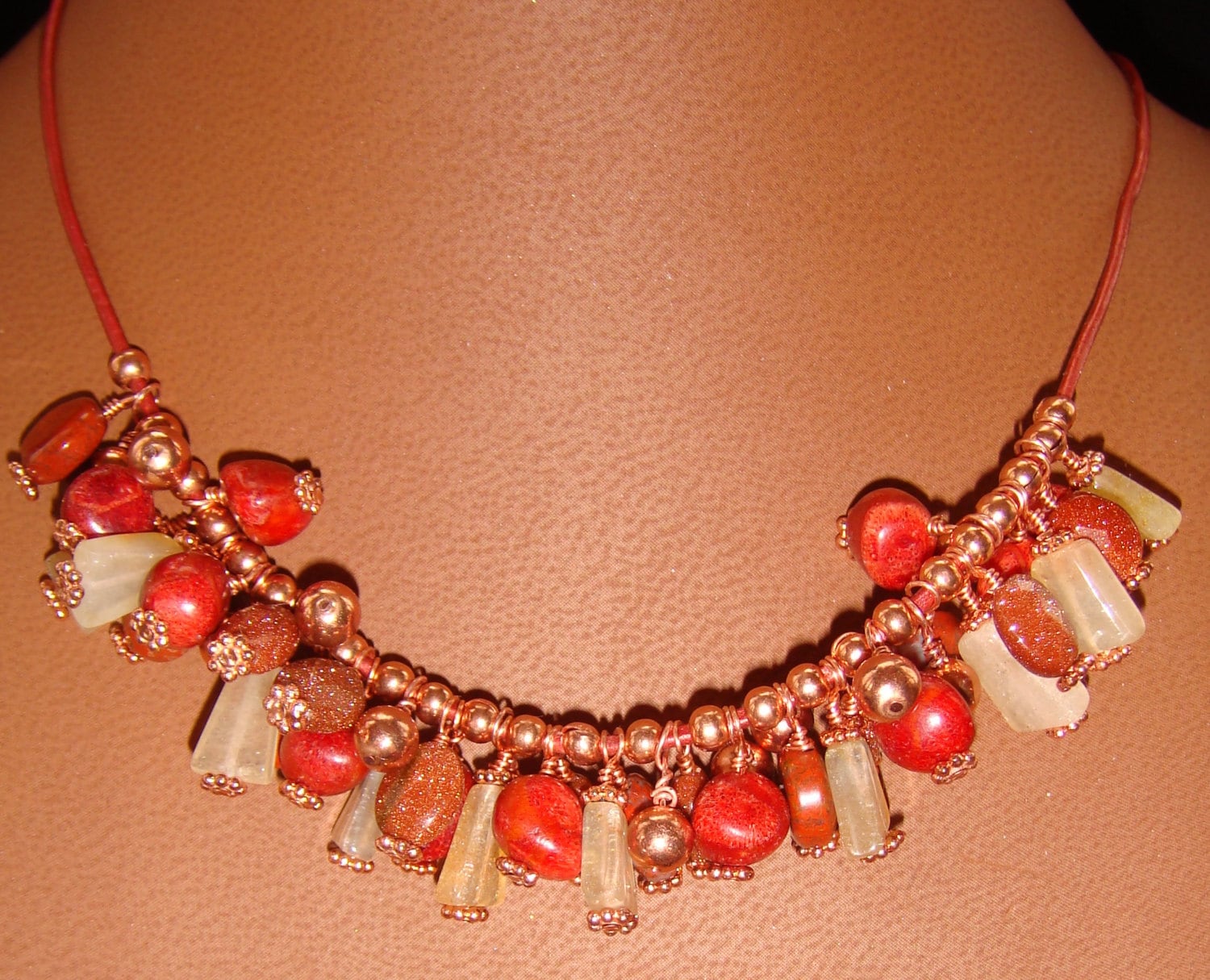 Roter Jaspis, Citrin, Sandstein Und Kupfer Auf Leder "Bubble" Halskette Roter Jaspis, Citrin, Sandstein Und Kupfer Auf Leder "Bubble" Halskette von JupiterMoonDesigns