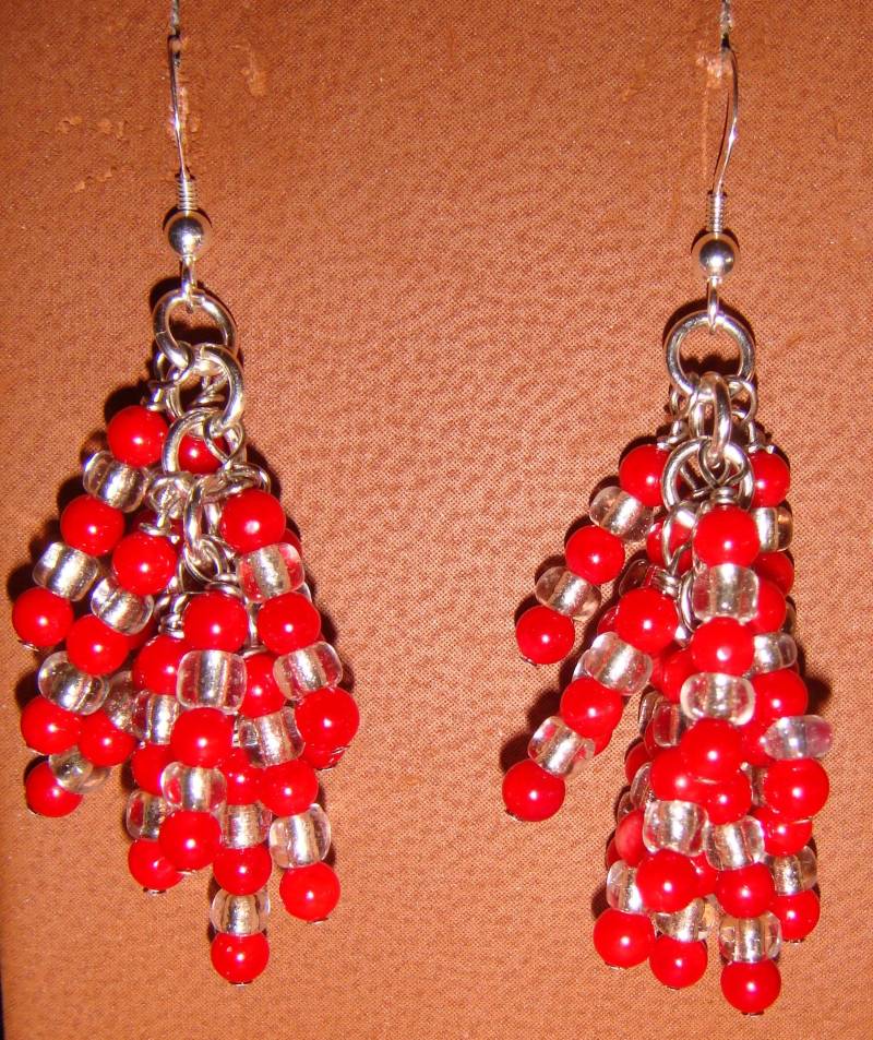 Roter Korallen-Und Saatgut-Wasserfall Durchbohrt Ohrringe Auf Sterling Silver Ear Wires Roter Korallen-Und Saatgut-Wasserfall Durchbohrt Ohrringe Auf Sterling Silver Ear Wires von JupiterMoonDesigns