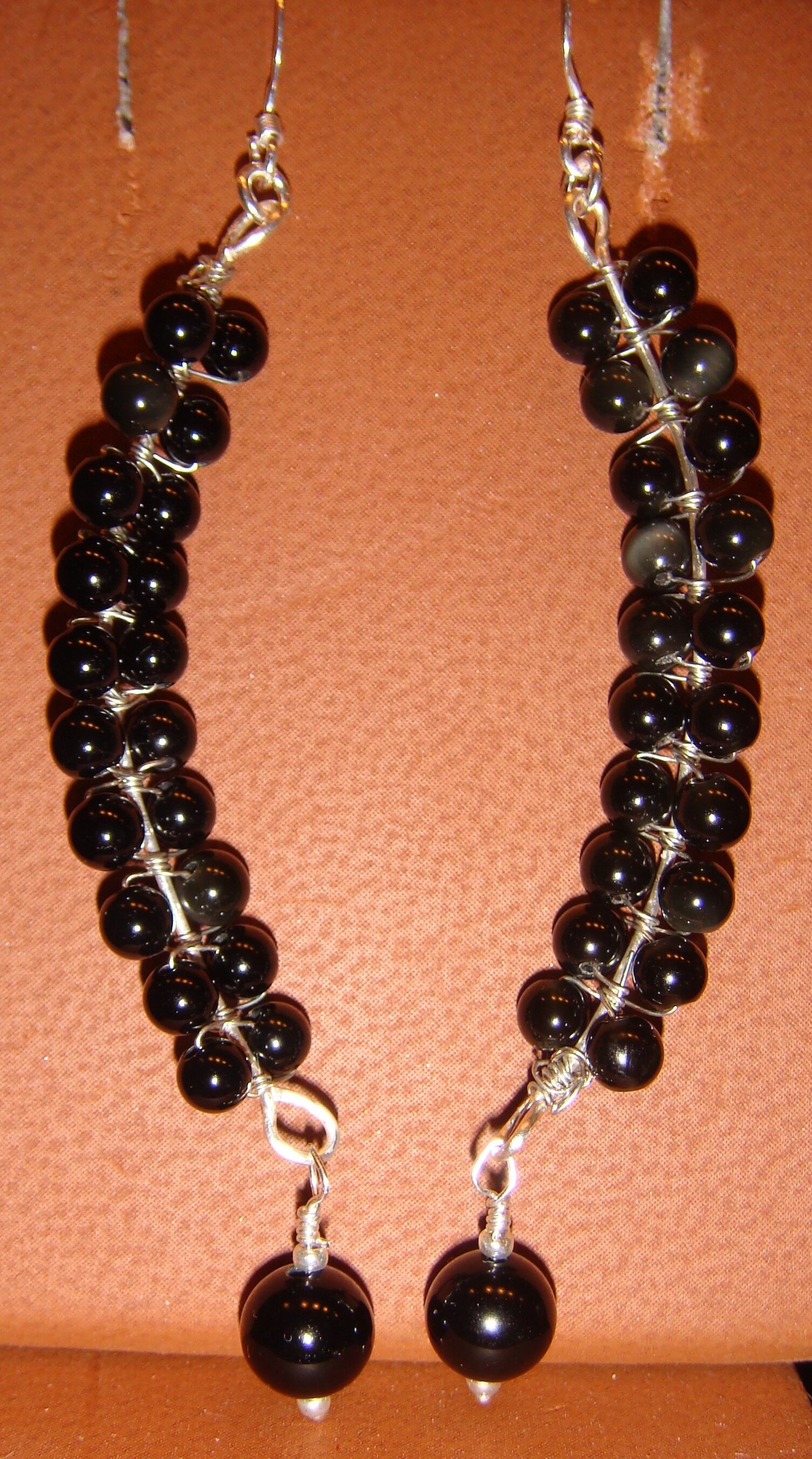 Schwarze Jade Und Sterling Silber Durchbohrte Baumelnden Tropfen Ohrringe Schwarze Jade Und Sterling Silber Durchbohrte Baumelnden Tropfen Ohrringe von JupiterMoonDesigns
