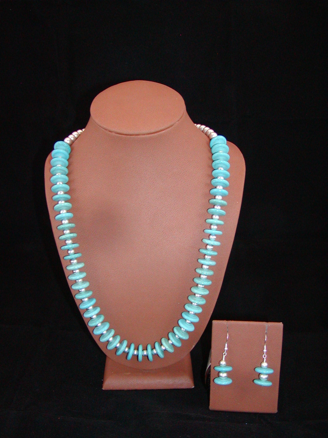 Türkis Farbige Howlite Und Silver Halskette Ohrring Set Türkis Farbige Howlite Und Silver Halskette Ohrring Set von JupiterMoonDesigns