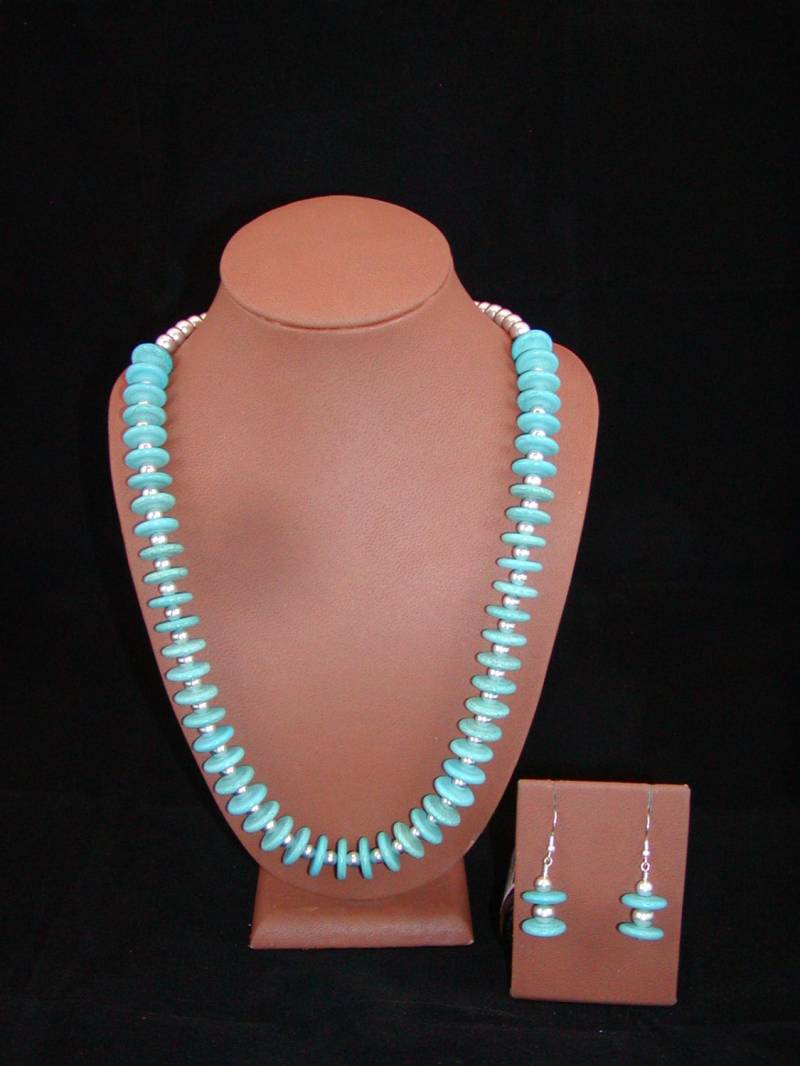 Türkis Farbige Howlite Und Silver Halskette Ohrring Set Türkis Farbige Howlite Und Silver Halskette Ohrring Set von JupiterMoonDesigns