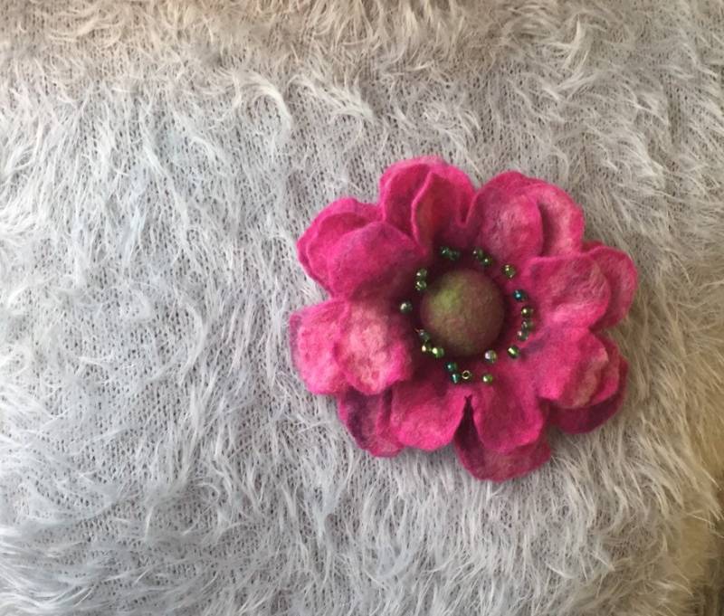 Blumen-Brosche - Gefilzt Gefilzter Blumen Brosche Wolle Brosche-Gefilzte Zubehör Rosa Blume von JurateDD