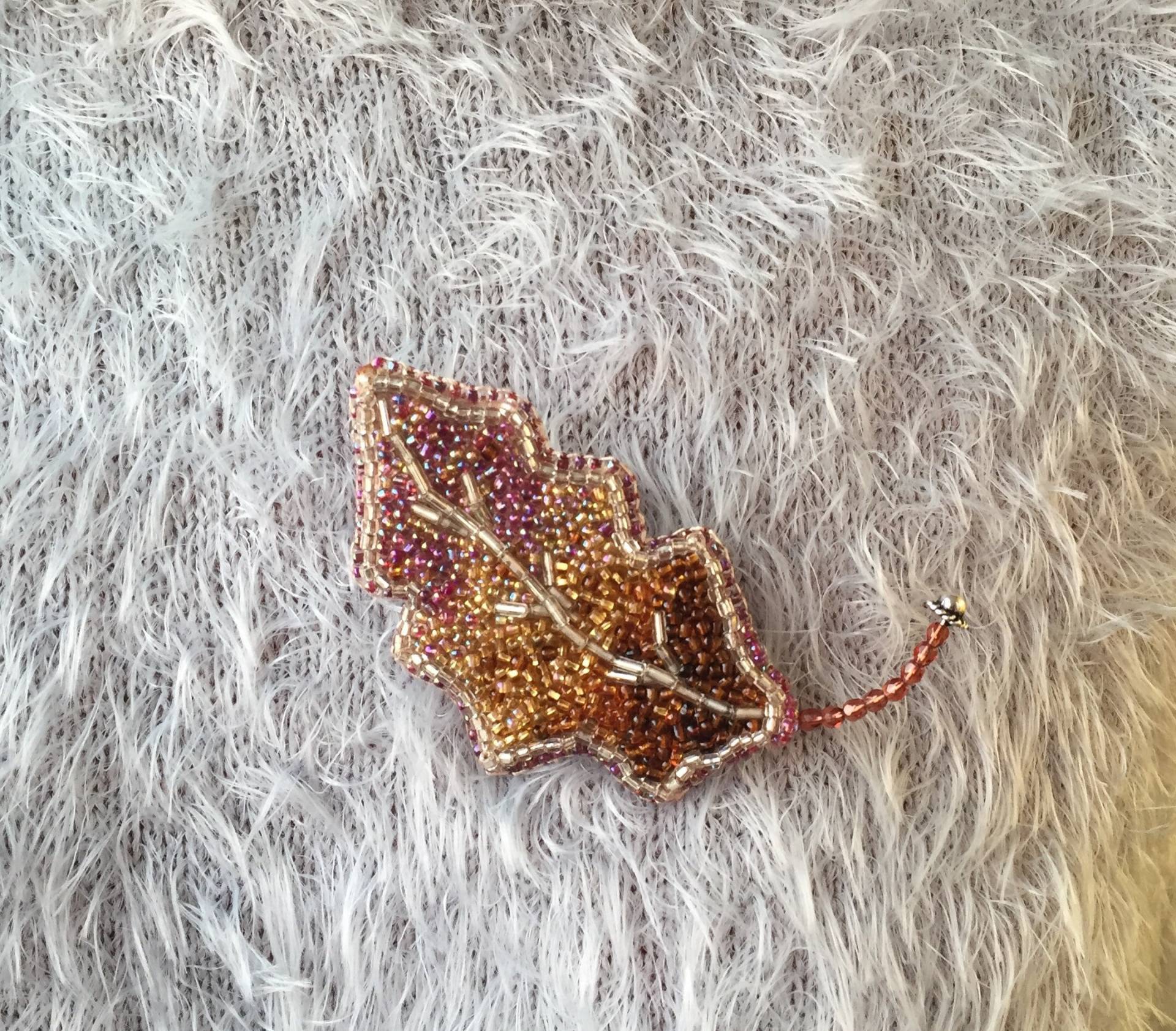 Fantasie-Blatt-Brosche, Blatt Brosche, Perlen Brosche Fantasie-Blatt-Brosche, Blatt Brosche, Perlen Brosche von JurateDD