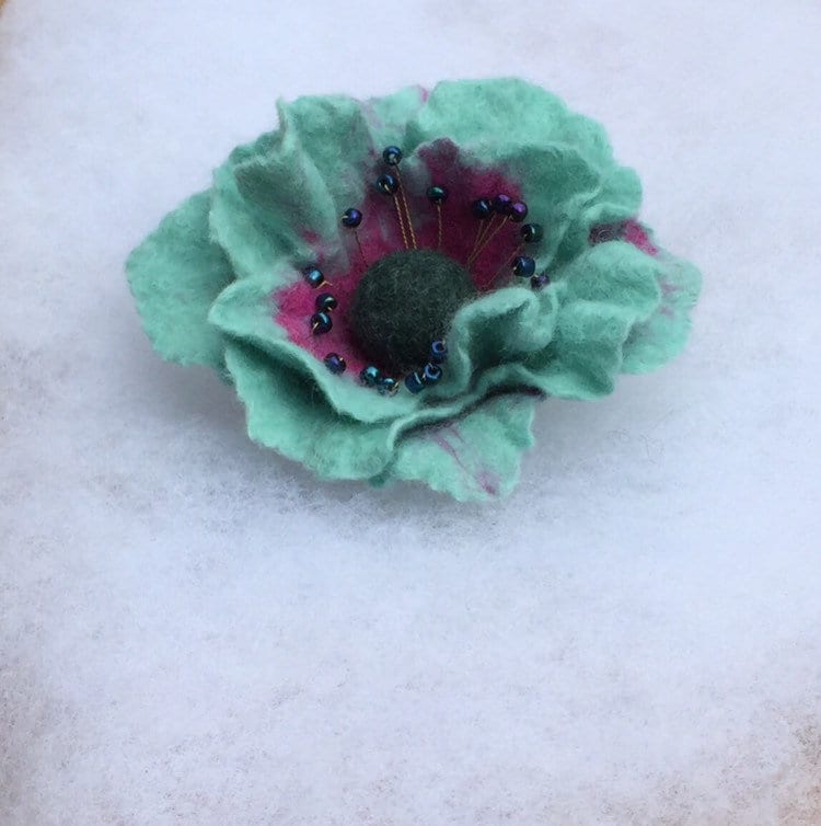 Filzblume Brosche, Aquamarin Wolle Schmuck Filz Brosche von JurateDD