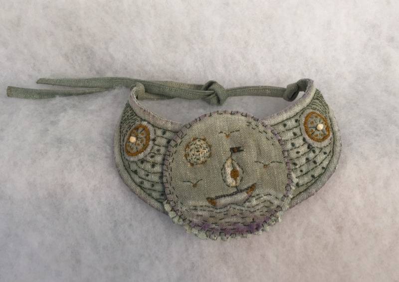 Textil-Design-Halskette, Handgemachte Stickerei-Schmuck-Zubehör von JurateDD