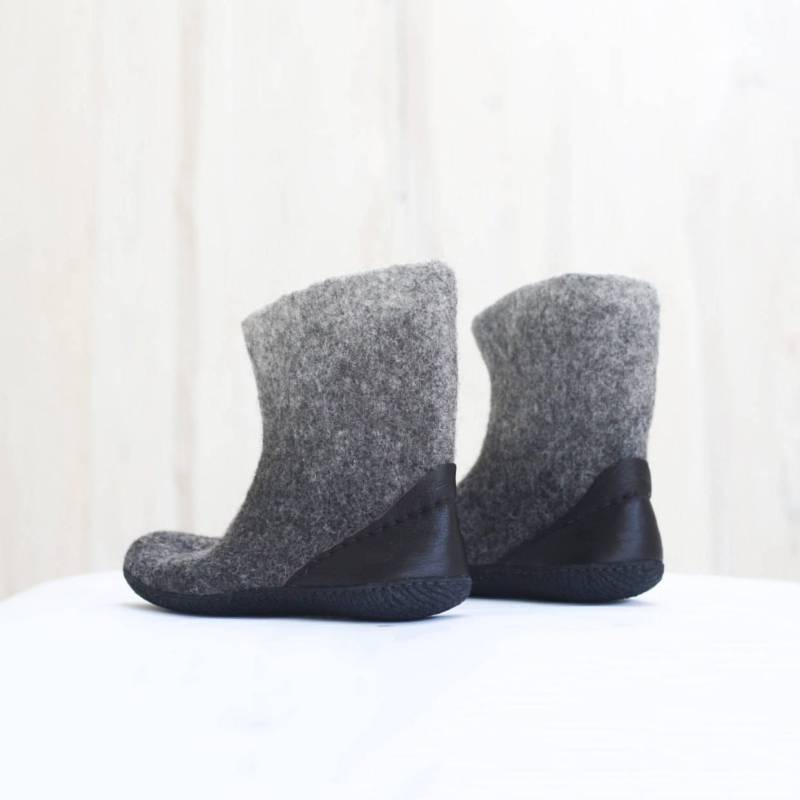 Graue Gefilzte Stiefel Für Frauen - Perfekte Booties Frühling, Herbst Und Winter. Schnee-Booties von JurgaFeltLife